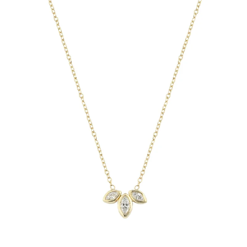 Stream shape necklaces-Golden Diamond Fan Necklace