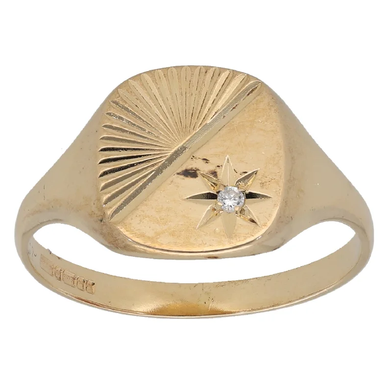 Small star rings-9ct Gold Cubic Zirconia Patterned Signet Ring Size T