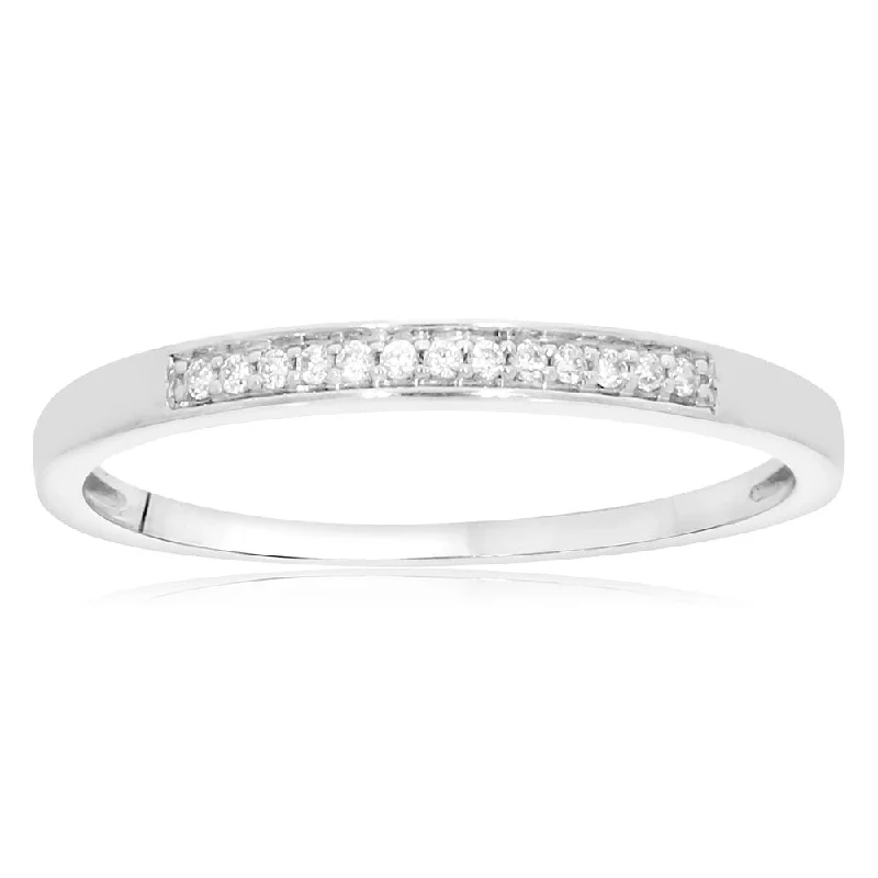 Clear crystal rings-9ct White Gold Ring with 13 Diamonds