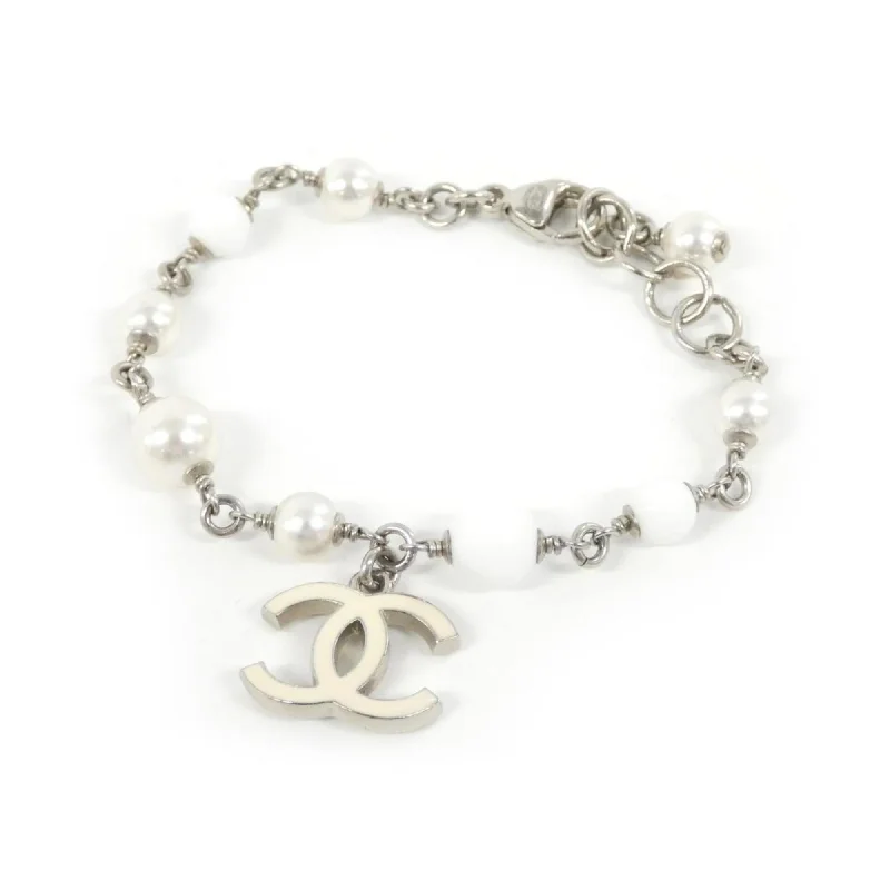 Small pearl bangles-Chanel  Charm Bracelet (Pre-Owned)